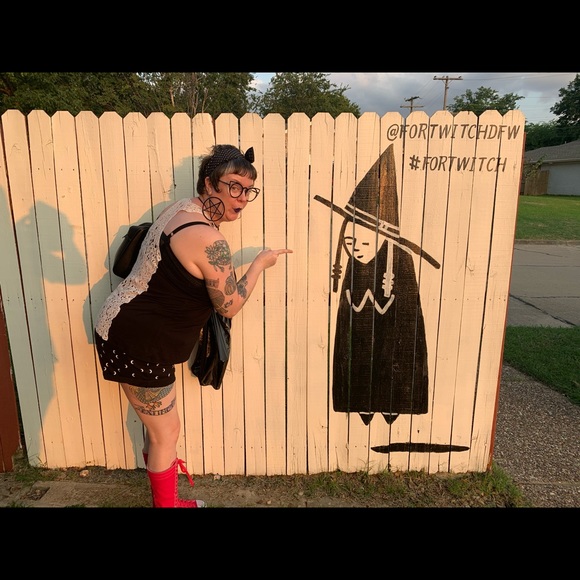 Meet your Posher, Katie - Picture 3 of 3